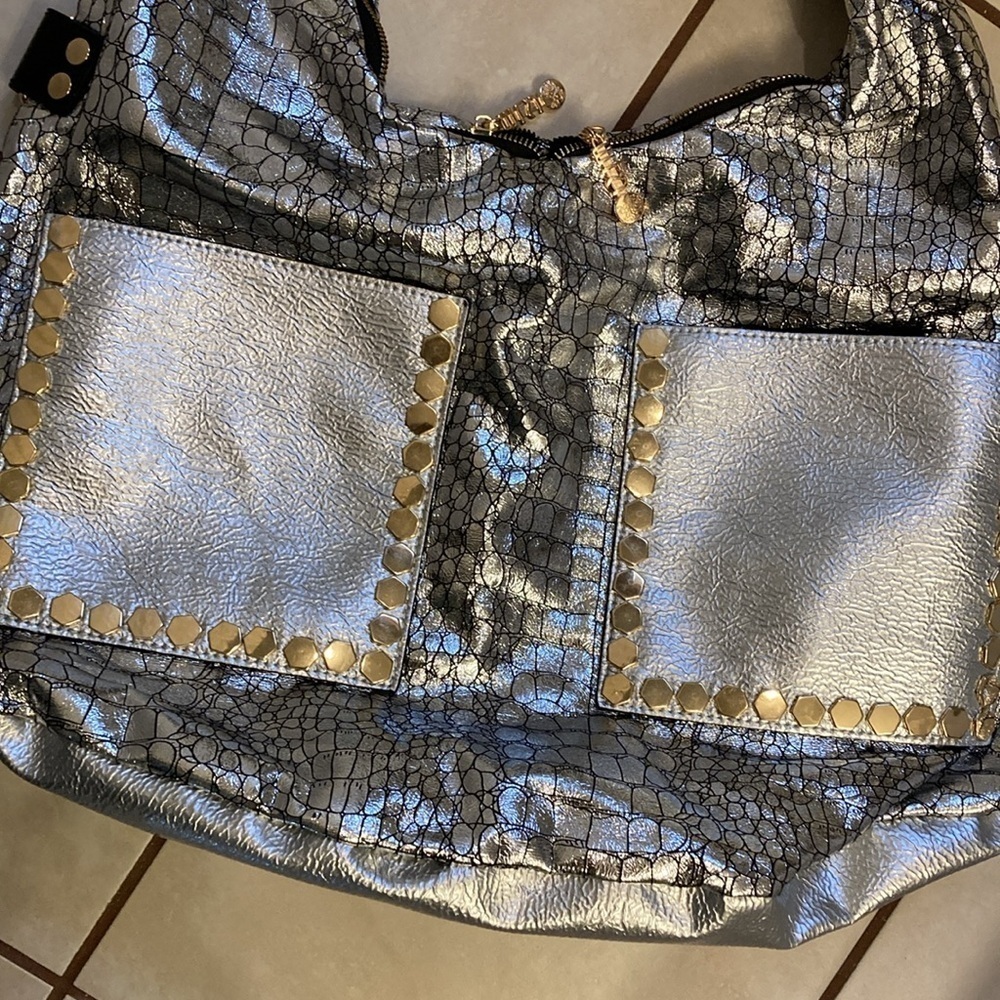 Molishijia Metallic Large Tote - Picture 3 of 12